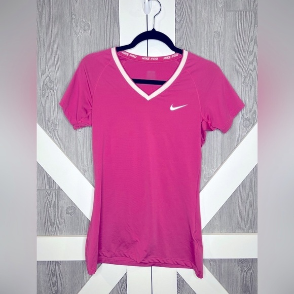 D19.16 Nike Pro Drifit Pink Work Out V Neck Tee M - Picture 1 of 5